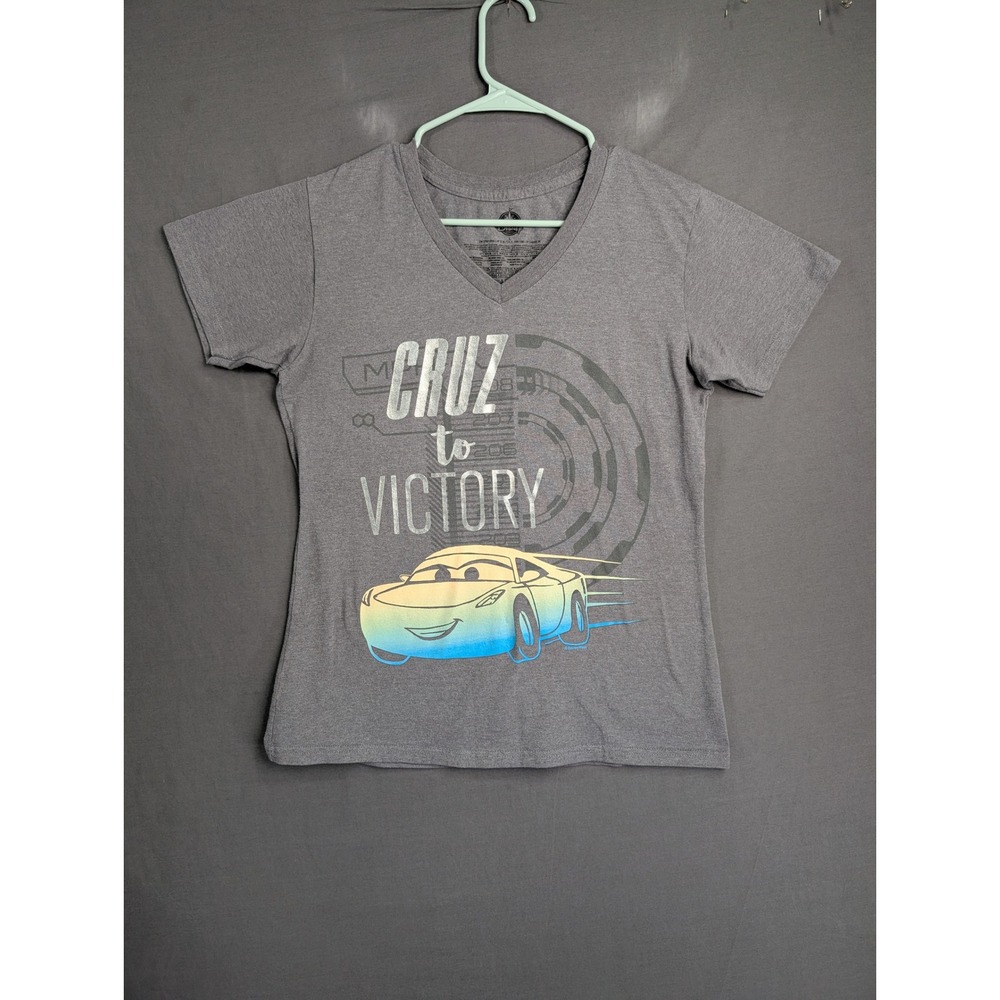 Disney Store Cruz to Victory Cars 3 V-Neck Graphic T-Shirt Gray Large 8879